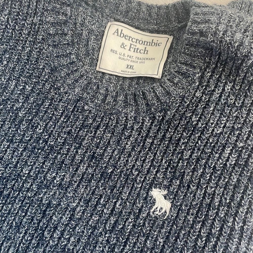 Abercrombie and Fitch sweater. Fits like a mens XL.